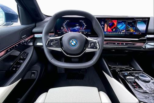 Phytonic Blue Metallic 2026 BMW i5 xDrive40