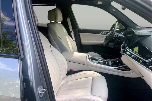Skyscraper Grey Metallic 2025 BMW X7 M60i