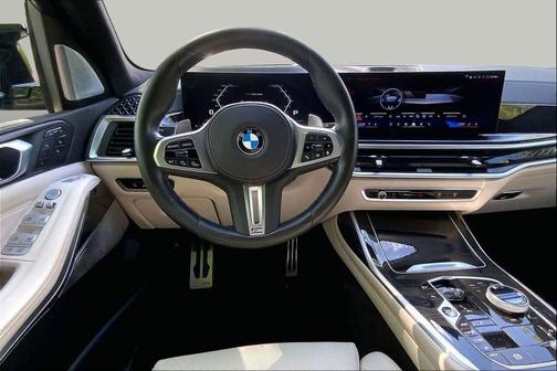 Skyscraper Grey Metallic 2025 BMW X7 M60i