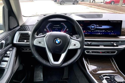 Black Sapphire Metallic 2024 BMW X7 xDrive40i