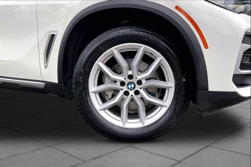 Alpine White 2023 BMW X5 xDrive40i