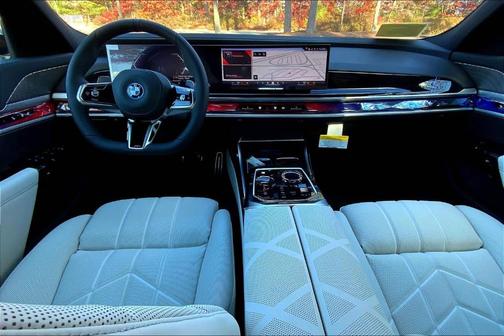 2026 BMW 750e xDrive