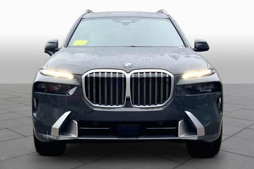 Gray Metallic 2026 BMW X7 xDrive40i
