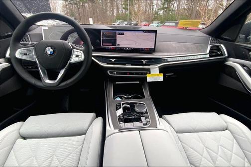 Gray Metallic 2026 BMW X7 xDrive40i