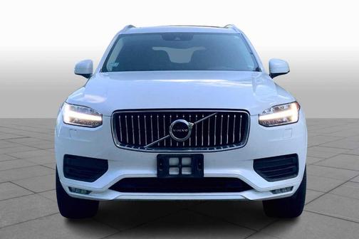 2022 Volvo XC90 T6 Momentum 7 Passenger