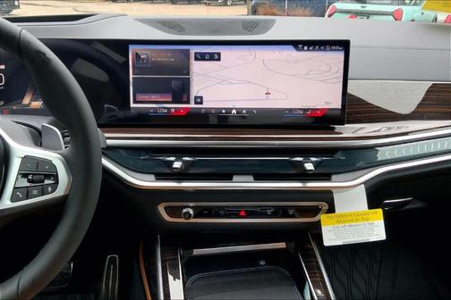 Manhattan Green Metallic 2026 BMW X7 xDrive40i