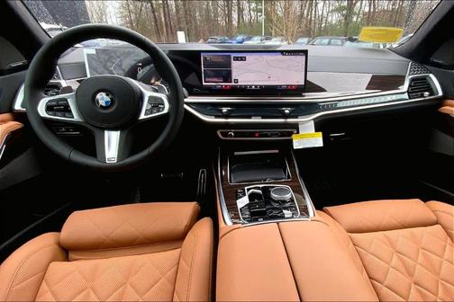 Manhattan Green Metallic 2026 BMW X7 xDrive40i