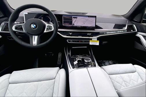 Carbon Black Metallic 2027 BMW X7 xDrive40i