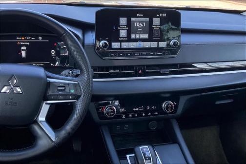 2023 Mitsubishi Outlander SE