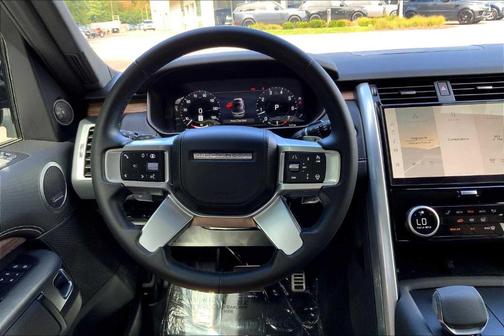 2025 Land Rover Discovery P300 Dynamic SE