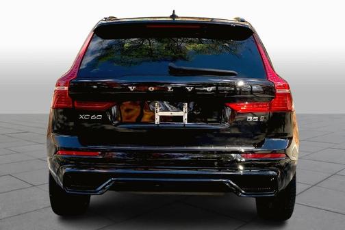 2022 Volvo XC60 B5 R-Design