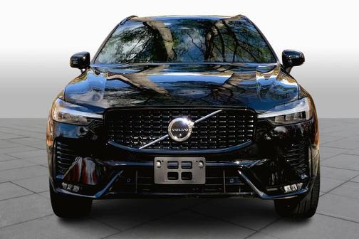 2022 Volvo XC60 B5 R-Design