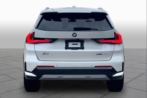 Mineral White Metallic 2026 BMW X1 xDrive28i