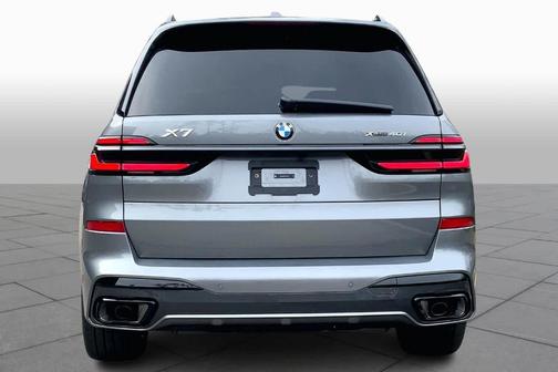 Gray Metallic 2026 BMW X7 xDrive40i