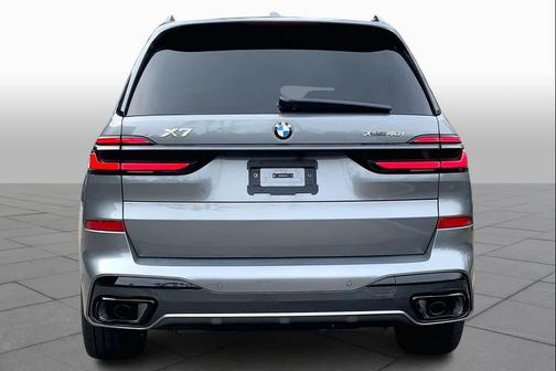 Skyscraper Grey Metallic 2026 BMW X7 xDrive40i