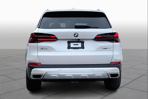Mineral White Metallic 2026 BMW X5 xDrive40i