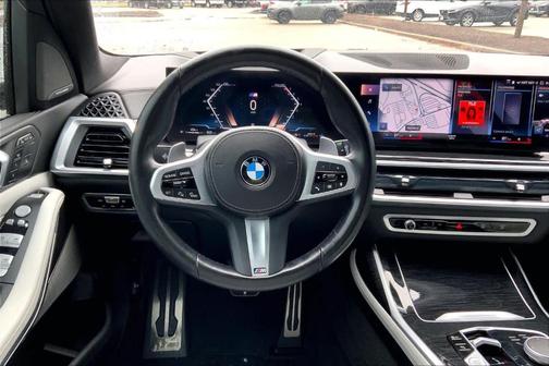 Mineral White Metallic 2023 BMW X7 xDrive40i