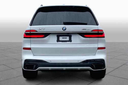 Mineral White Metallic 2023 BMW X7 xDrive40i