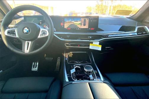 2025 BMW X7 M60i