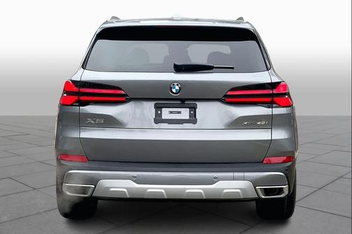 Skyscraper Grey Metallic 2026 BMW X5 xDrive40i
