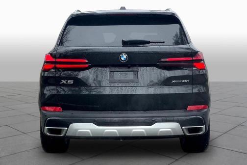 Black Sapphire Metallic 2026 BMW X5 xDrive40i
