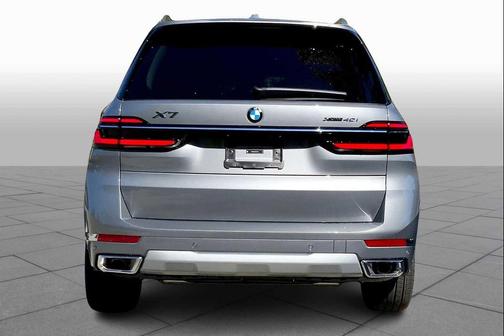 Gray Metallic 2026 BMW X7 xDrive40i