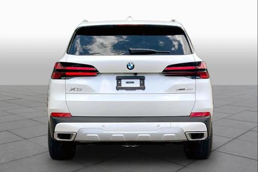 Mineral White Metallic 2026 BMW X5 xDrive40i