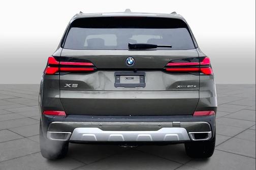 Manhattan Green Metallic 2026 BMW X5 PHEV xDrive50e