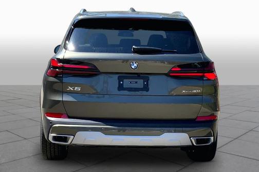 Manhattan Green Metallic 2026 BMW X5 xDrive40i