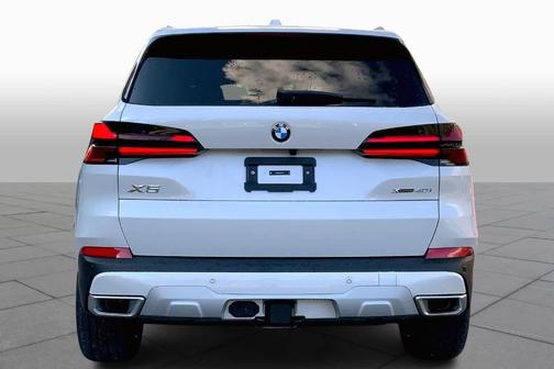 Mineral White Metallic 2026 BMW X5 xDrive40i