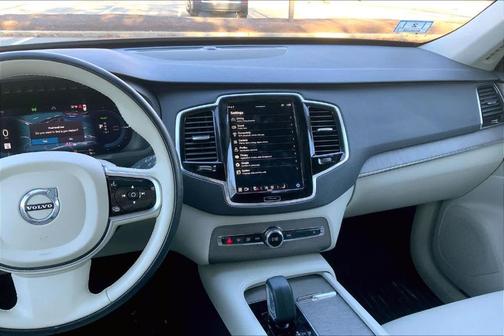 2023 Volvo XC90 Recharge Plug-In Hybrid T8 Plus 6-Seater