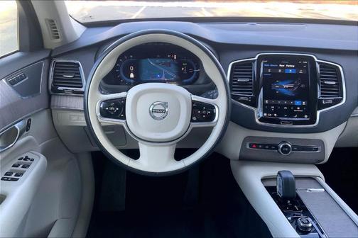 2023 Volvo XC90 Recharge Plug-In Hybrid T8 Plus 6-Seater