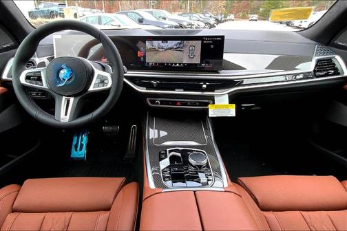 2025 BMW X7 M60i