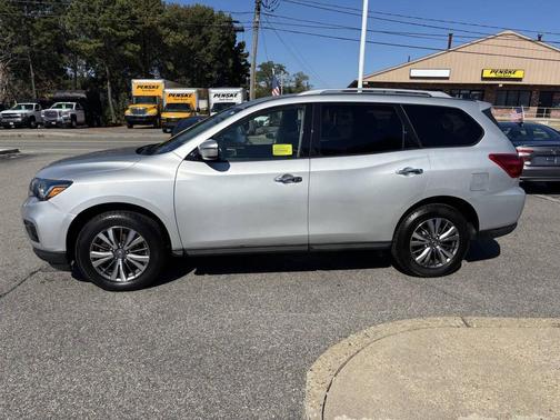 2019 Nissan Pathfinder SV