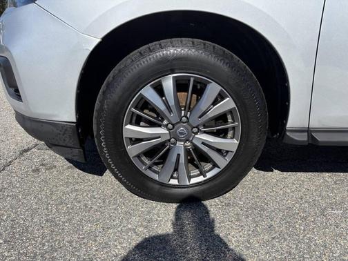 2019 Nissan Pathfinder SV