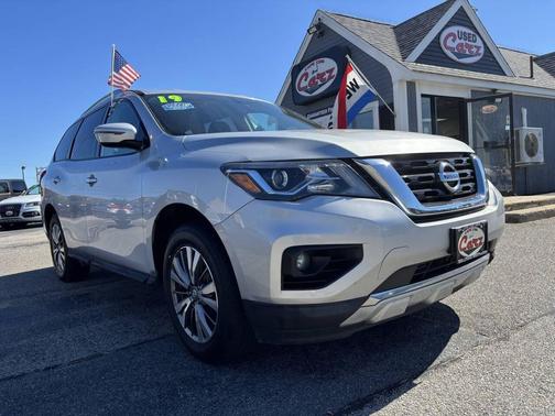 2019 Nissan Pathfinder SV