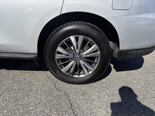 2019 Nissan Pathfinder SV
