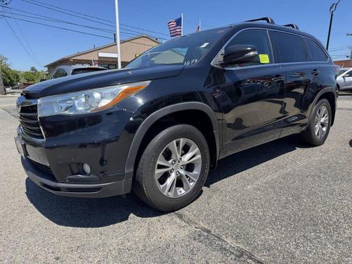 Attitude Black Metallic 2015 Toyota Highlander XLE