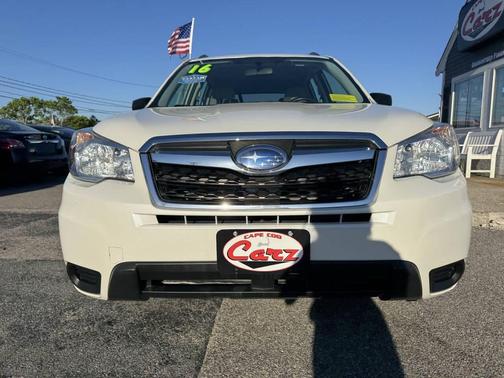 Crystal White Pearl 2016 Subaru Forester 2.5i