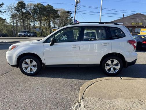 Crystal White Pearl 2016 Subaru Forester 2.5i
