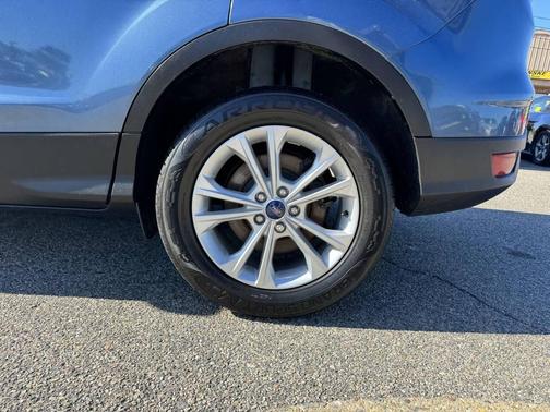 Blue 2018 Ford Escape SE