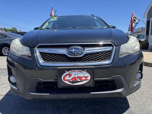 Crystal White Pearl 2017 Subaru Crosstrek 2.0i Premium