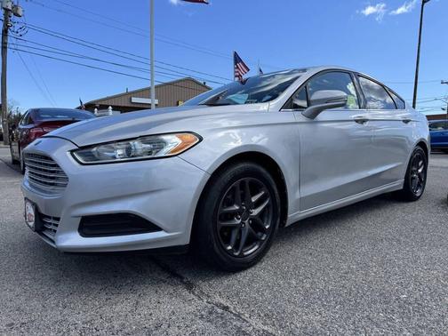 Ingot Silver 2013 Ford Fusion SE