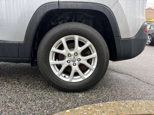 2016 Jeep Cherokee Sport