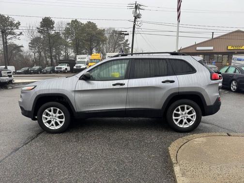2016 Jeep Cherokee Sport