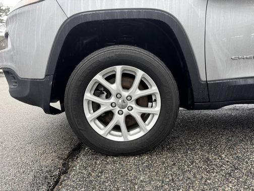 2016 Jeep Cherokee Sport