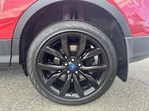 Ruby Red Metallic Tinted Clearcoat 2019 Ford Escape SE