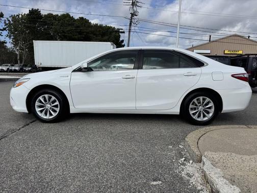 Super White 2016 Toyota Camry Hybrid LE