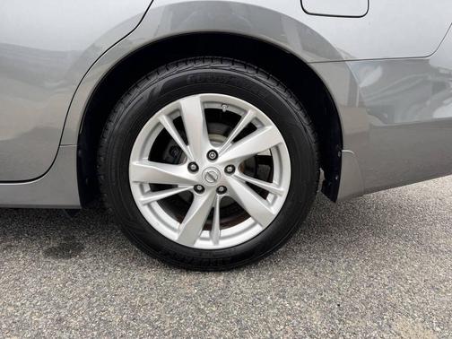 Gun Metallic 2015 Nissan Altima 2.5 SV