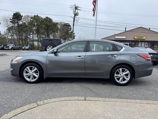 Gun Metallic 2015 Nissan Altima 2.5 SV